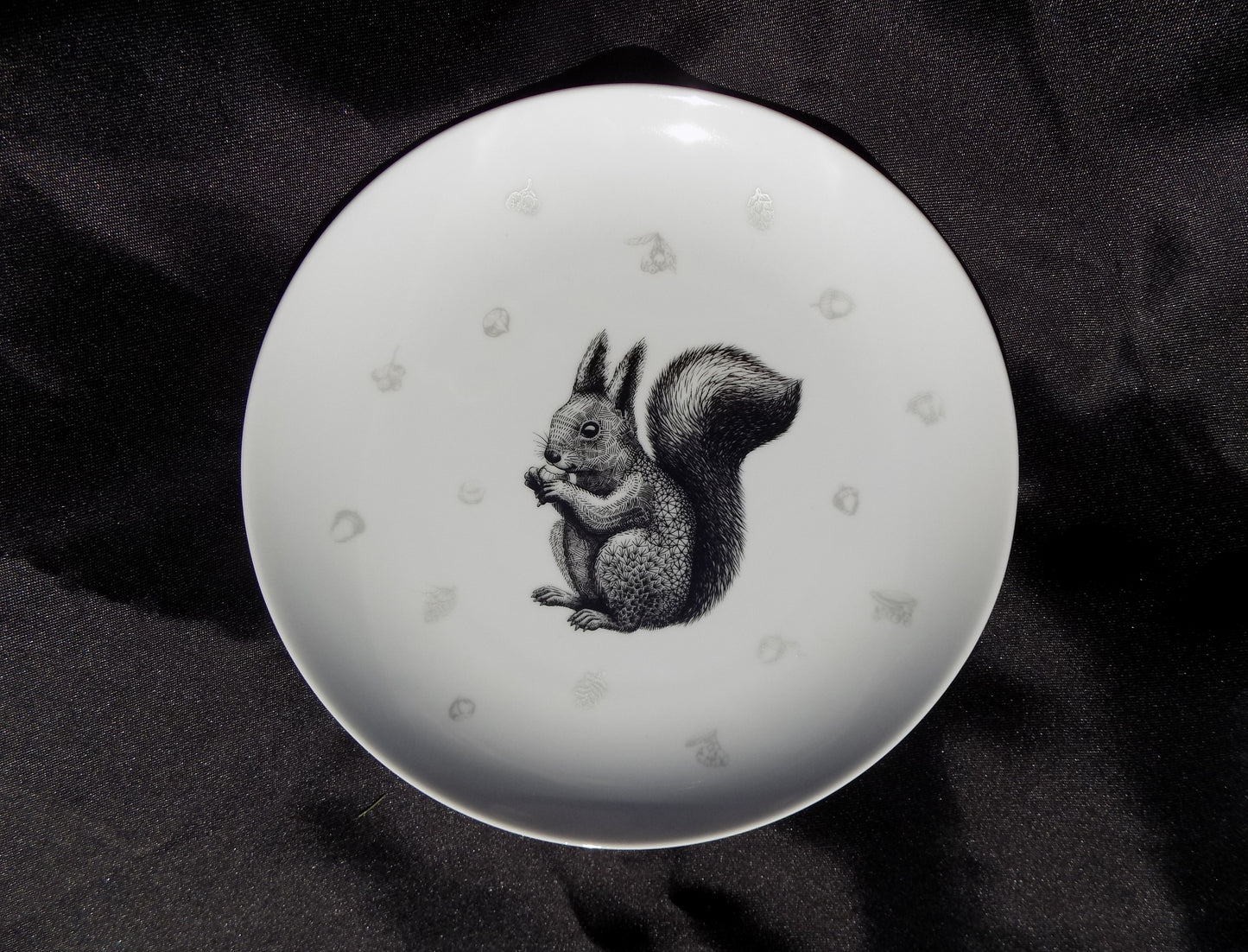 talerz porcelanowy z wiewiórką