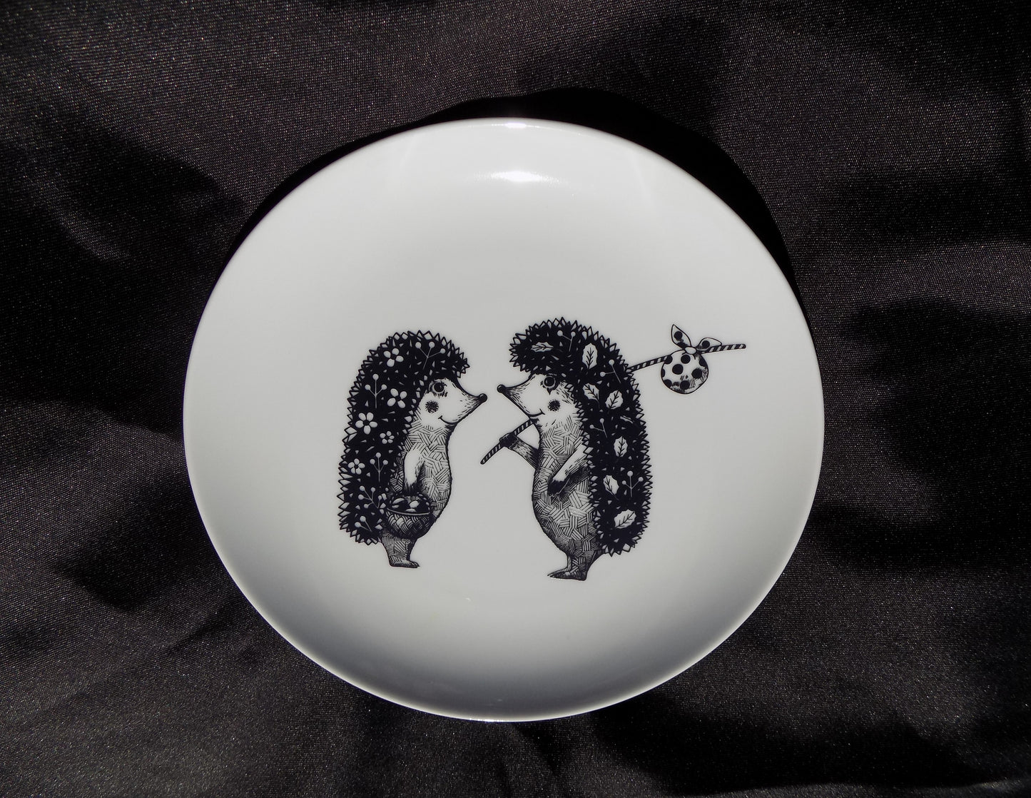 talerz śniadaniowy i obiadowy z nadrukiem jeży 