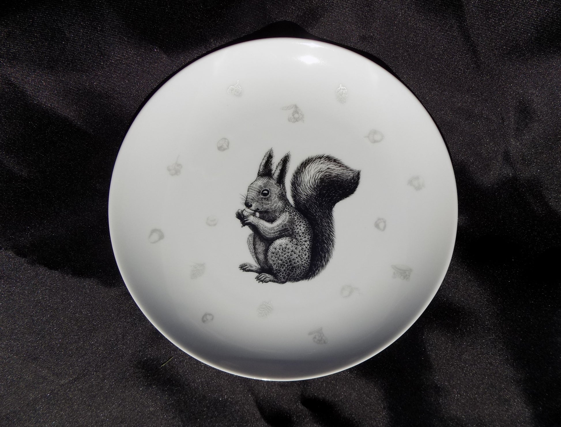 talerz porcelanowy z wiewiórką