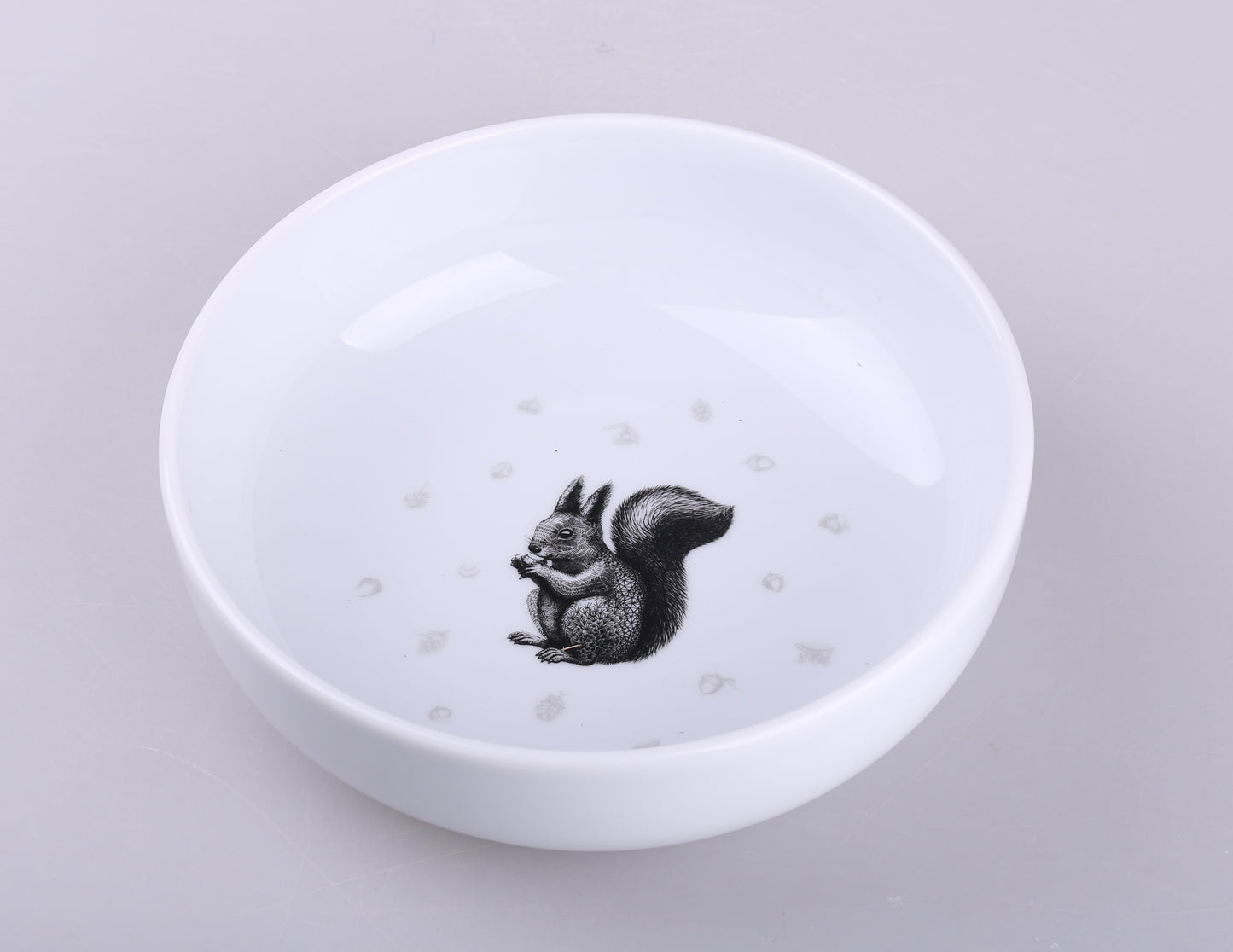 miska śniadaniowa z wiewiórką