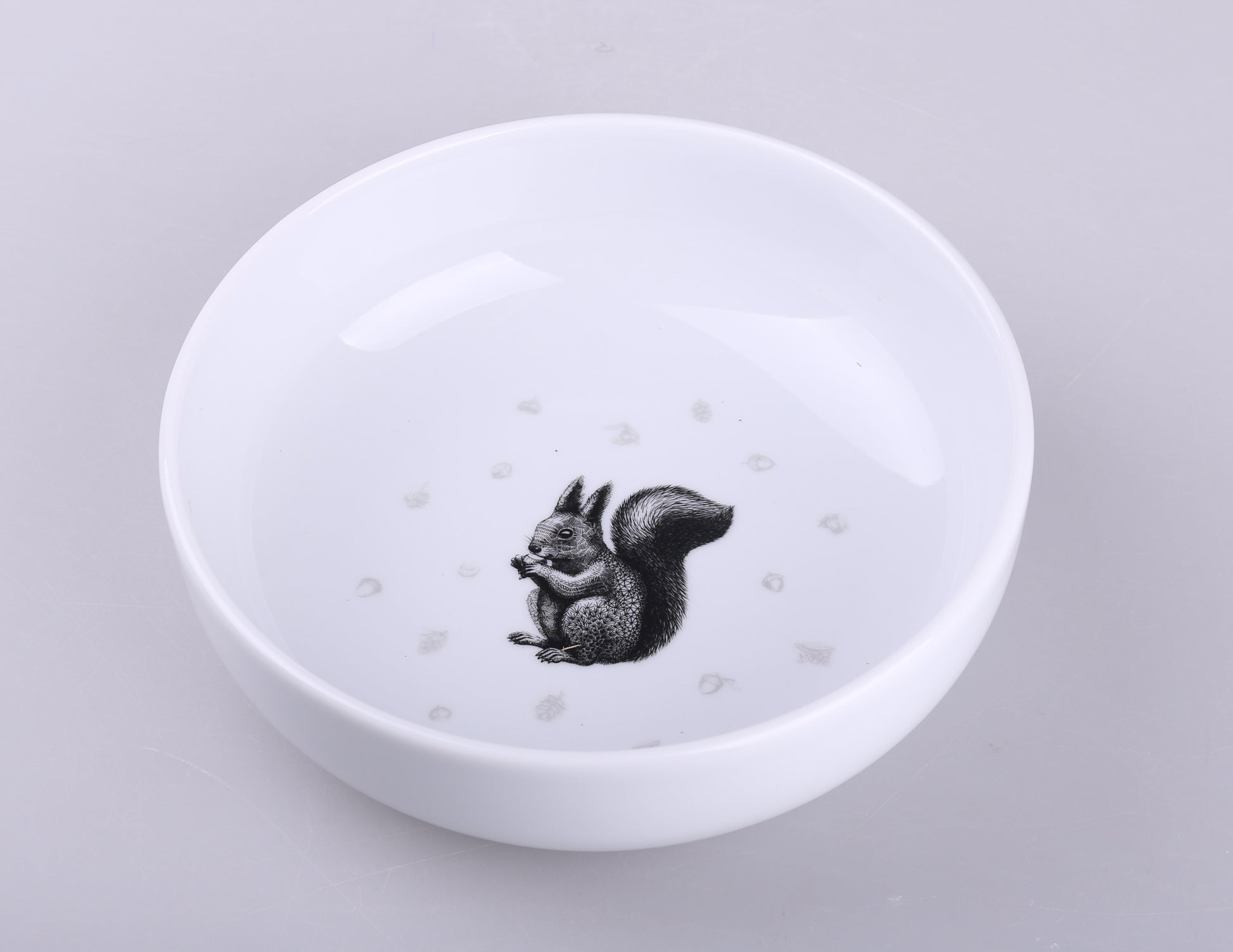 miska śniadaniowa z wiewiórką