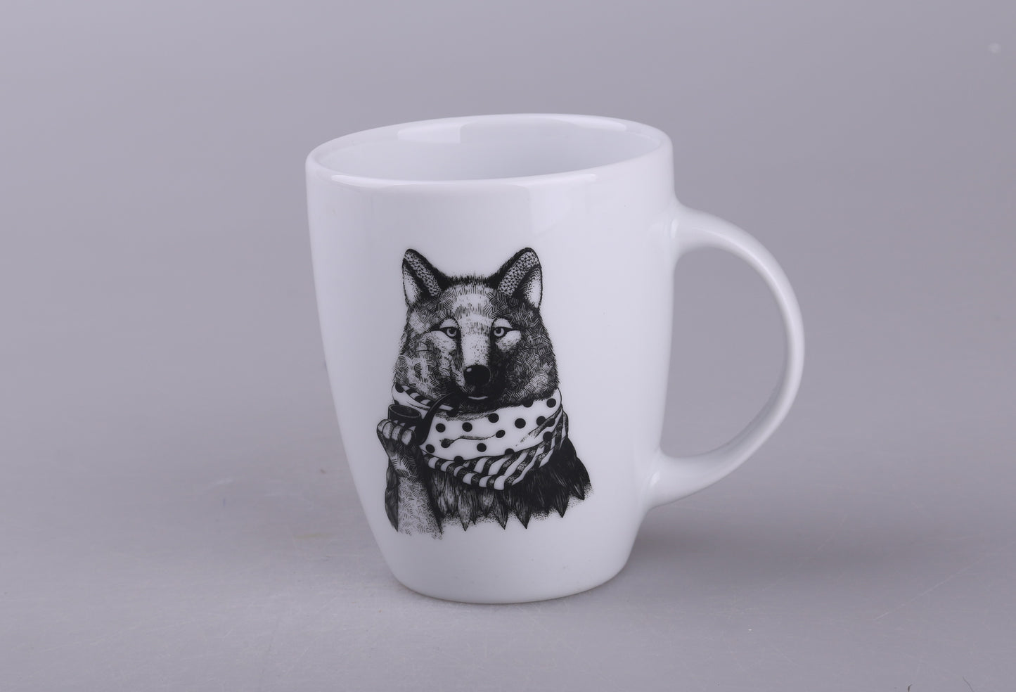 ładny kubek porcelanowy wilkiem