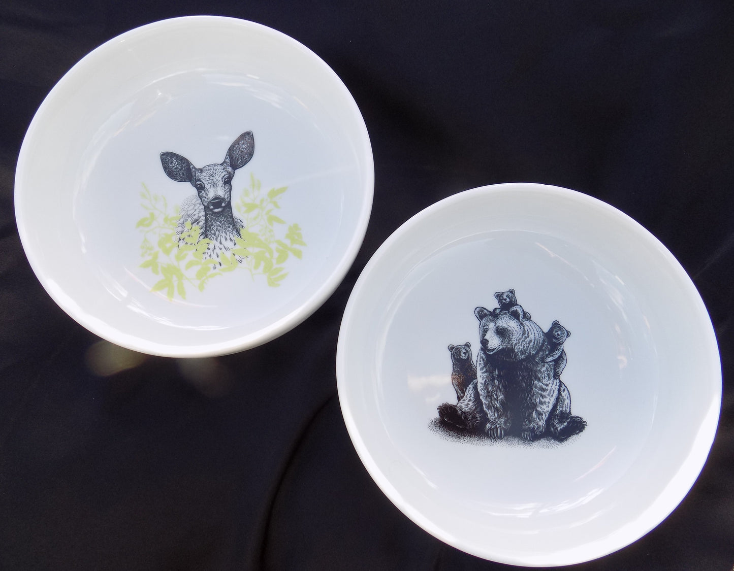 miski porcelanowe z dekoracją z sarną i niedźwiedziami