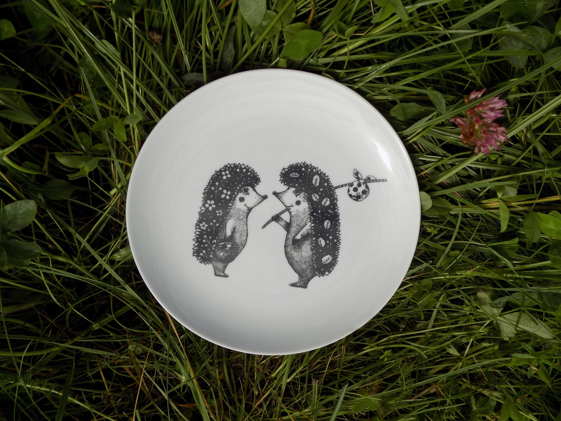 talerz porcelanowy z jeżami